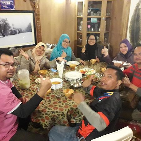 Heritage Geneva House Boat Srinagar  Luaran gambar