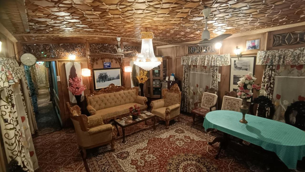 Heritage Geneva House Boat Srinagar  Luaran gambar