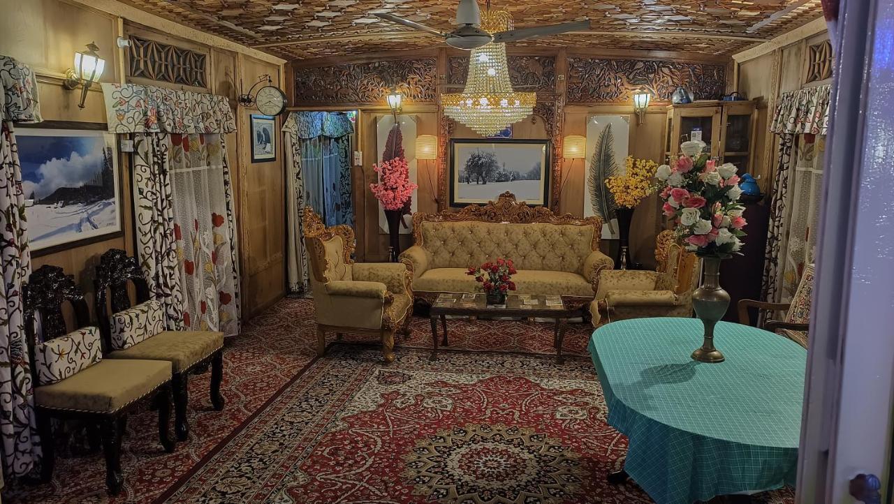 Heritage Geneva House Boat Srinagar  Luaran gambar