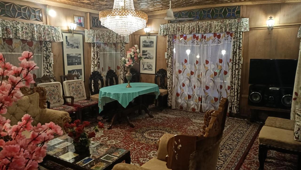 Heritage Geneva House Boat Srinagar  Luaran gambar
