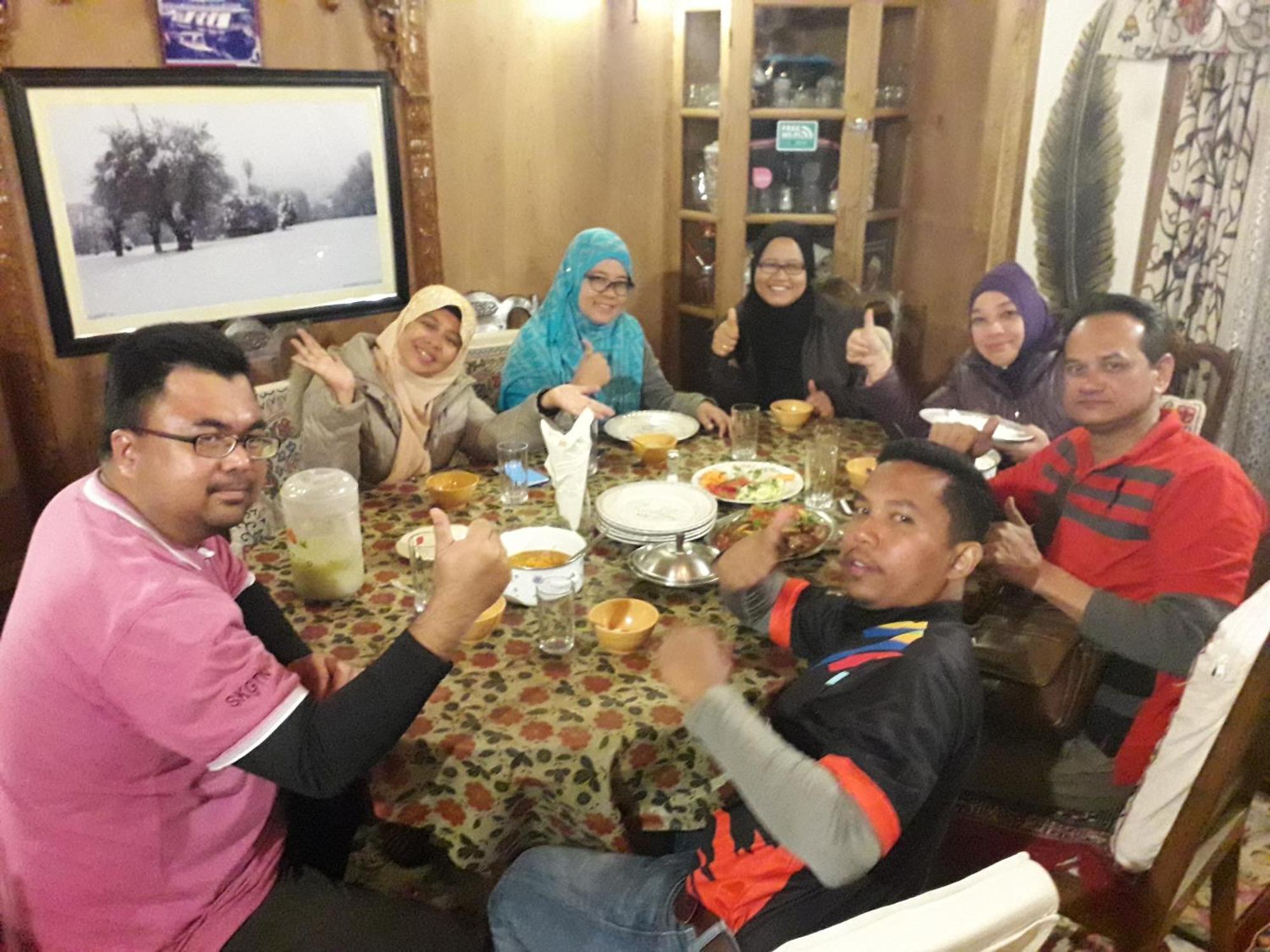 Heritage Geneva House Boat Srinagar  Luaran gambar