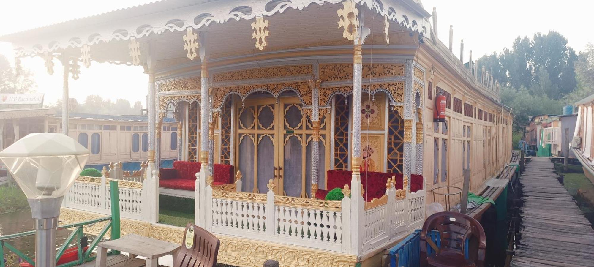 Heritage Geneva House Boat Srinagar  Luaran gambar