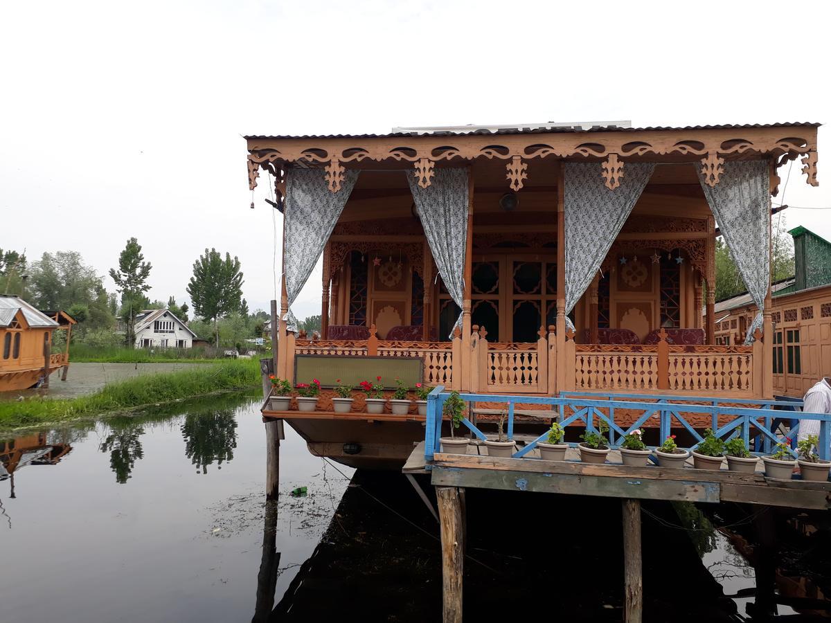 Heritage Geneva House Boat Srinagar  Luaran gambar