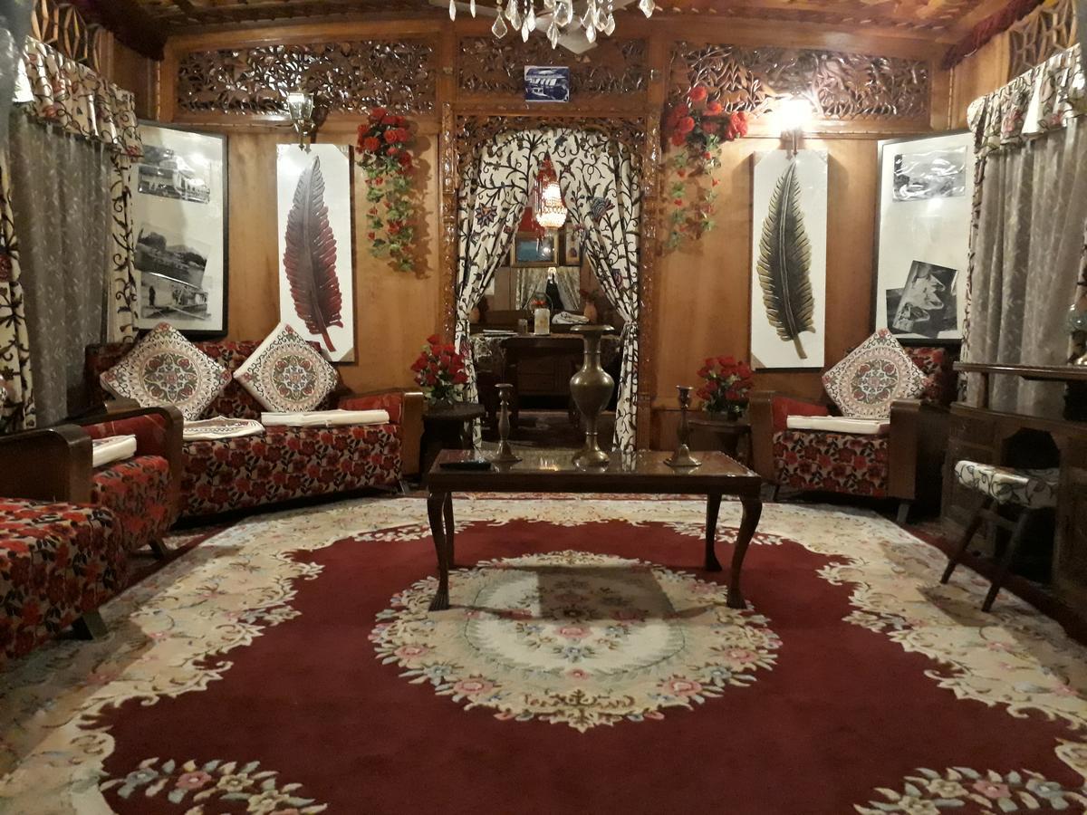 Heritage Geneva House Boat Srinagar  Luaran gambar