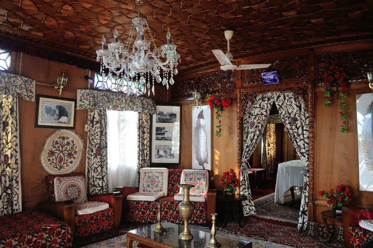 Heritage Geneva House Boat Srinagar  Luaran gambar