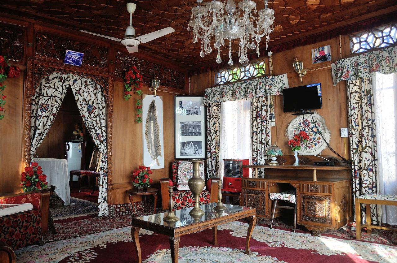 Heritage Geneva House Boat Srinagar  Luaran gambar