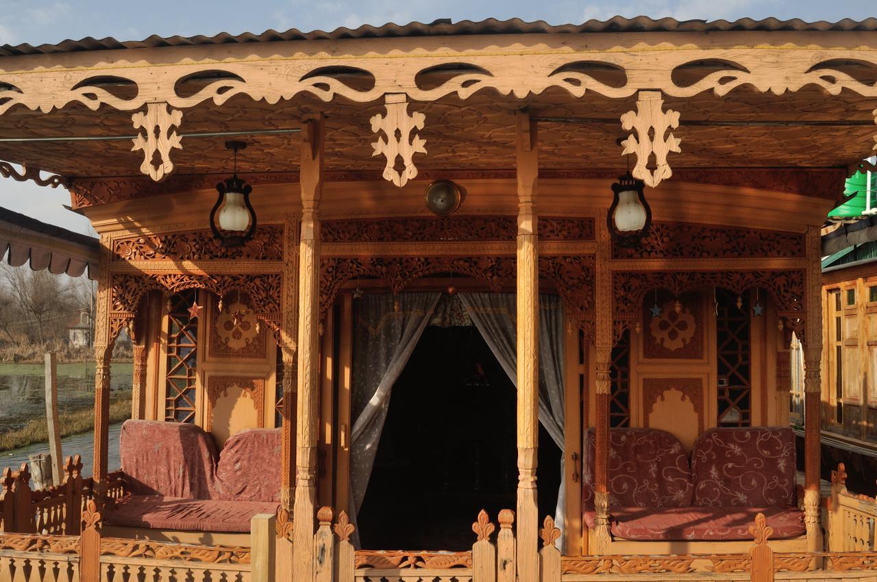 Heritage Geneva House Boat Srinagar  Luaran gambar