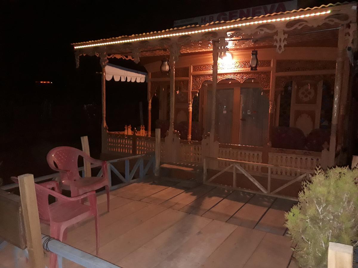 Heritage Geneva House Boat Srinagar  Luaran gambar