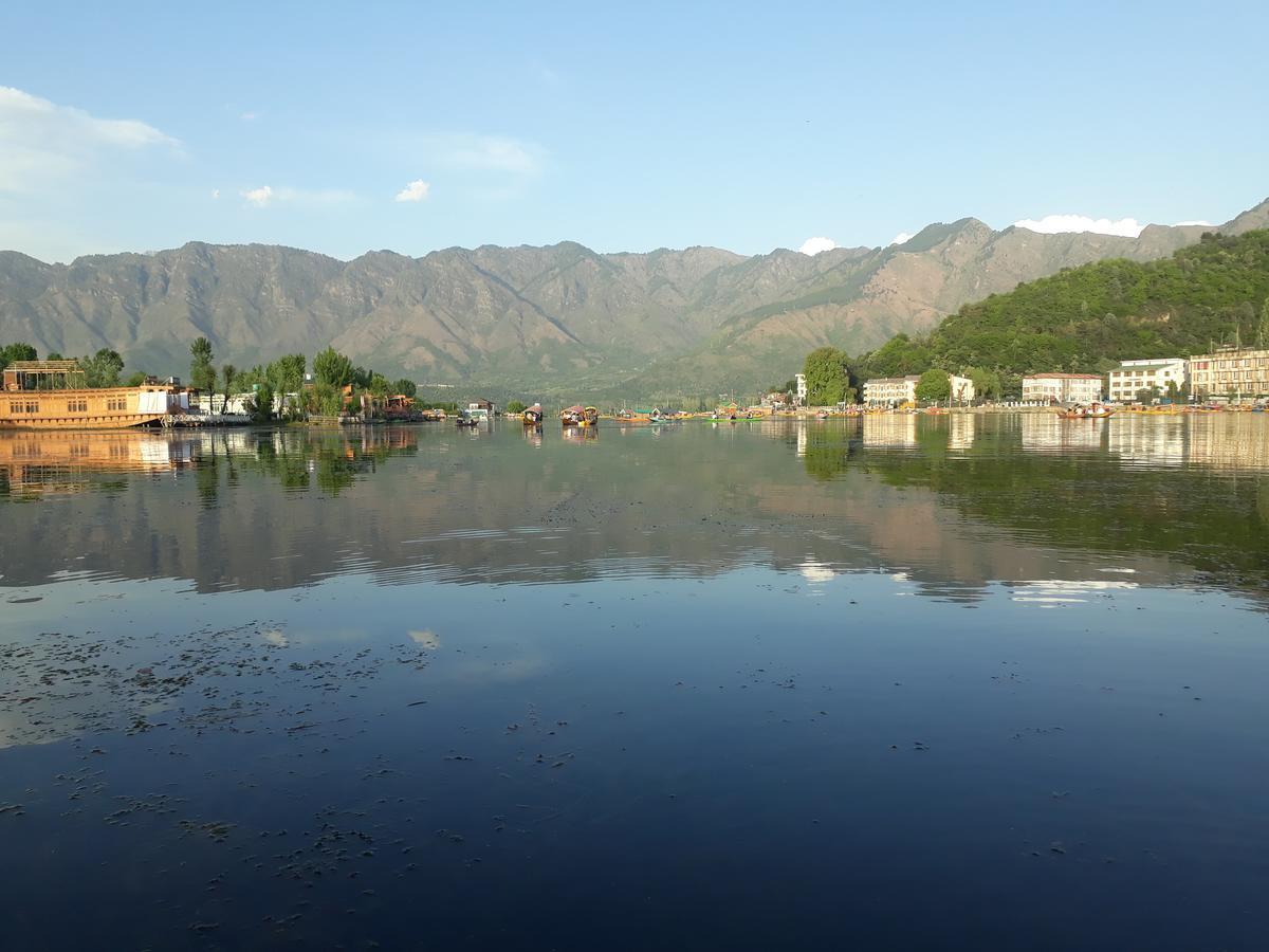 Heritage Geneva House Boat Srinagar  Luaran gambar