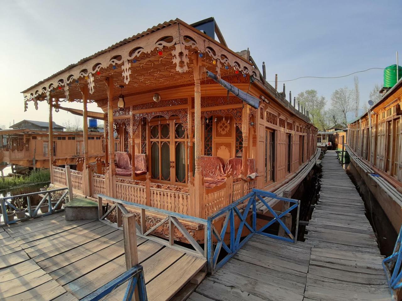 Heritage Geneva House Boat Srinagar  Luaran gambar