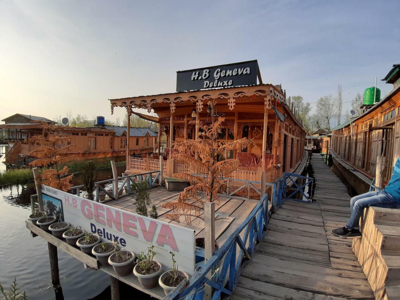 Heritage Geneva House Boat Srinagar  Luaran gambar