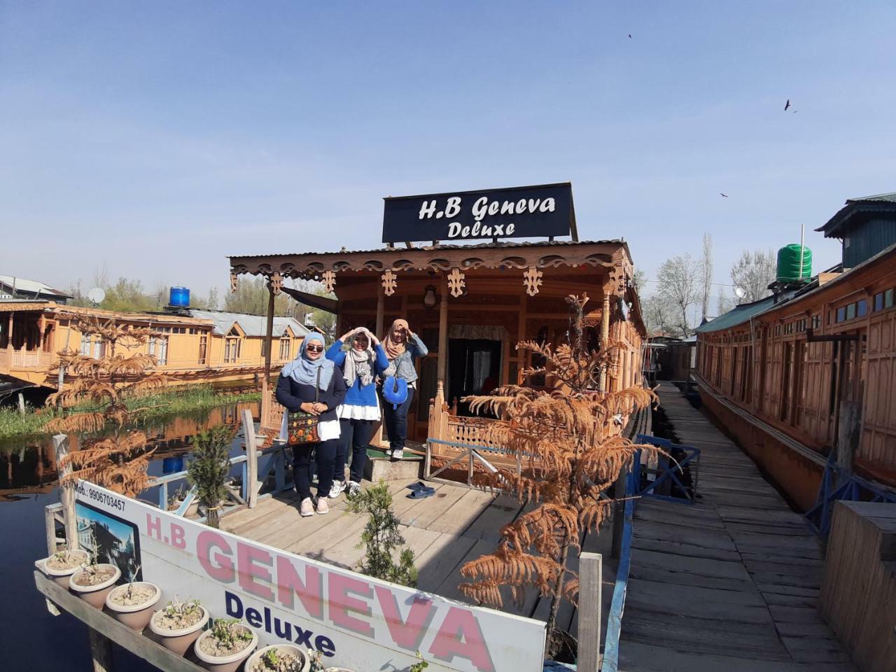 Heritage Geneva House Boat Srinagar  Luaran gambar