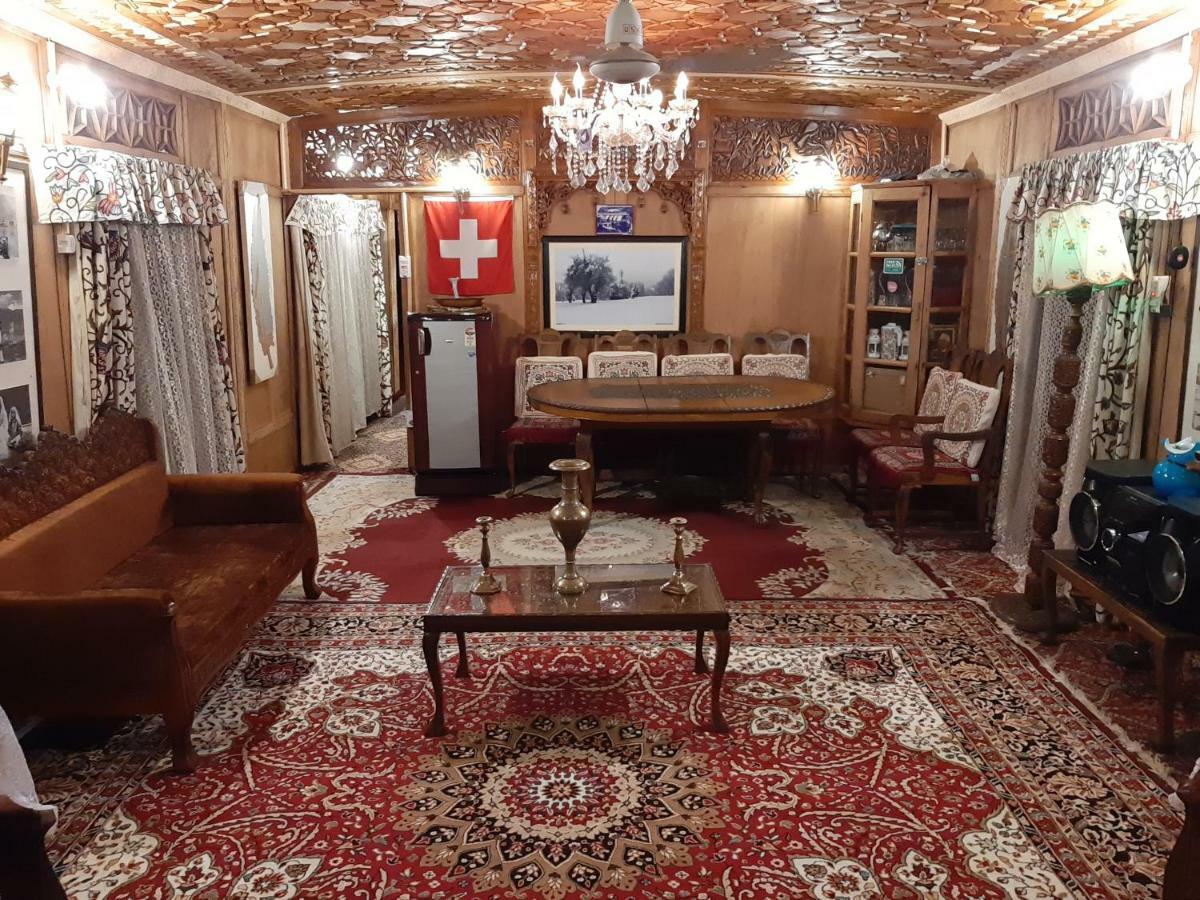Heritage Geneva House Boat Srinagar  Luaran gambar