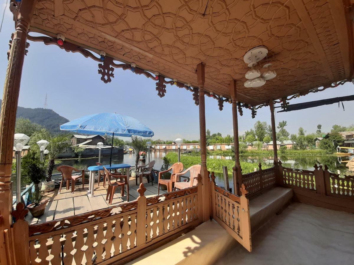 Heritage Geneva House Boat Srinagar  Luaran gambar